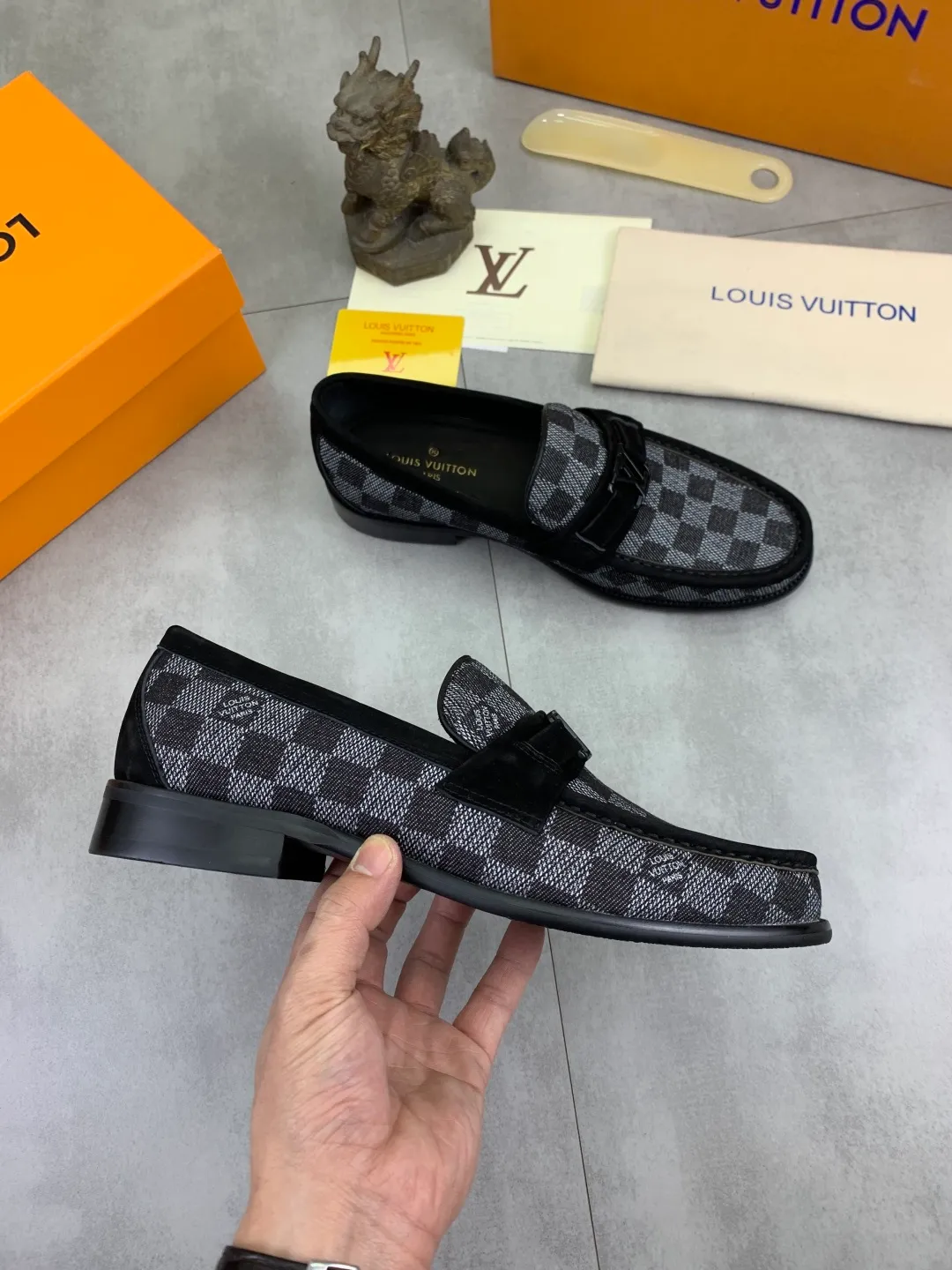 Men's men's shoes 💰P520 New style 💶[LOUIS VUITTON] Water-dyed Niuli Original order New style 🍀LV Louis Vuitton *——Top version of LV classic leather shoes! Made of imported original calfskin, original leather side strips and wear-resistant high-end rubber outsole! High quality products! Color: Black optional Size: 39-44 (45 customized)